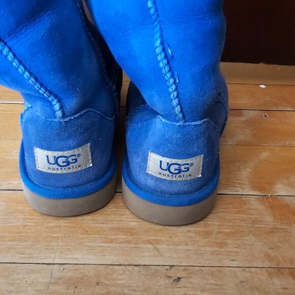 Authentic UGG Short Boots - Picture 3 of 4